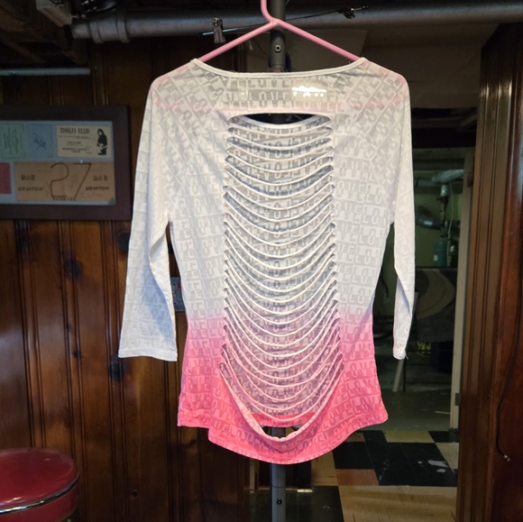 Active t shirt top blouse pink white "love" all over juniors large distressed NW - Picture 4 of 6